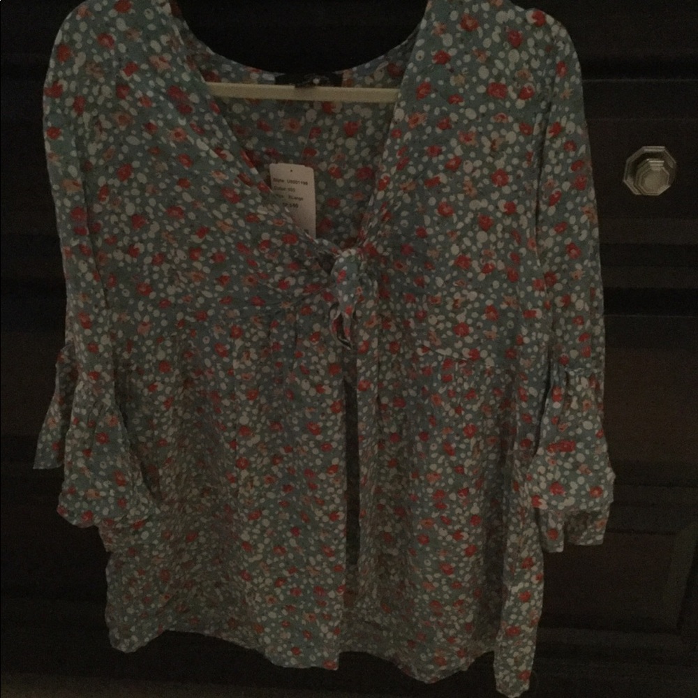 Beautiful flowered blouse. Bell sleeves,